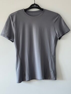 Lululemon Wundermost Nulu Shirt - Size 8 (18" Pit to Pit) - Solar Grey